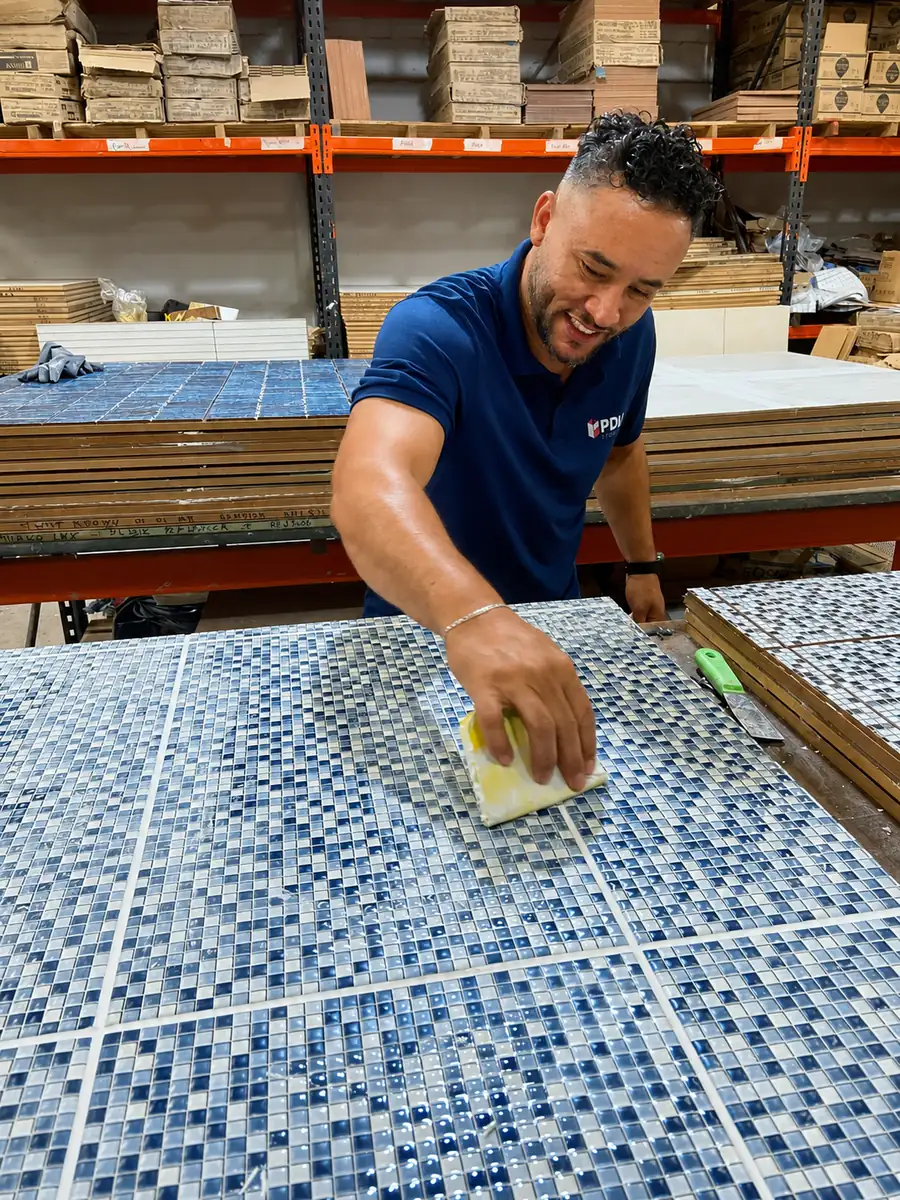 Linha de fabricação off-site da PDV Constru para mostruários e expositores de revestimentos