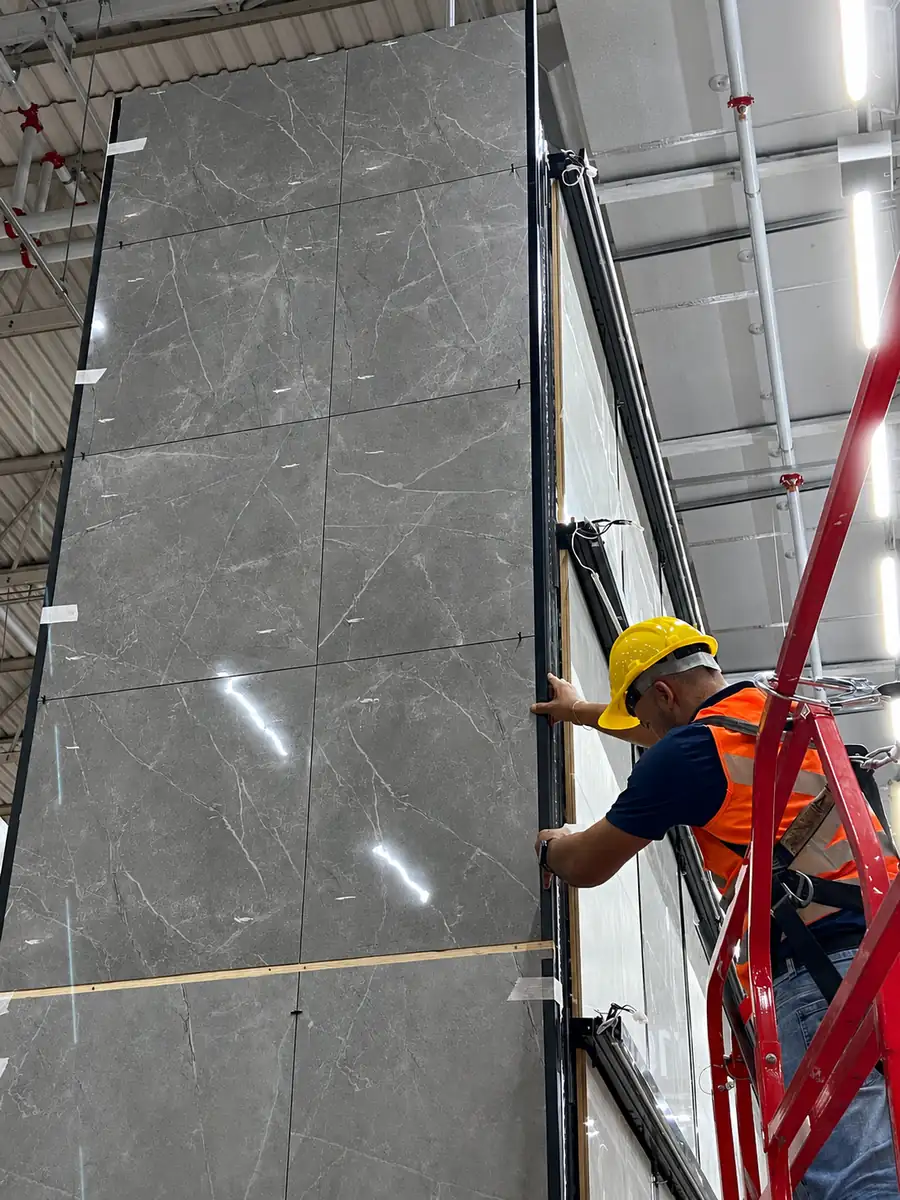 Acabamento instalado no linear de produtos para facilitar a escolha do consumidor